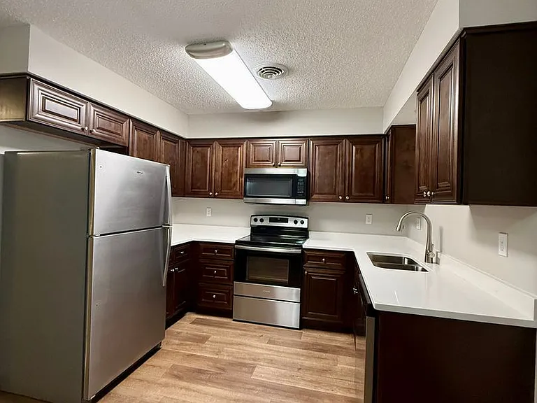 714-716 Republic Dr — Photo 6