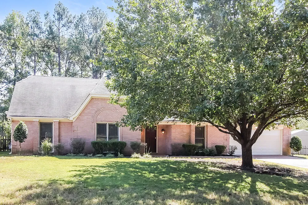 5 bed, 3.0 bath, 2590 sqft, $2,530 — Photo 1