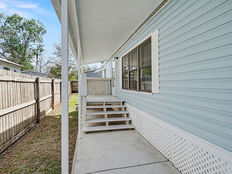 7624 Timberwood Dr — Photo 2