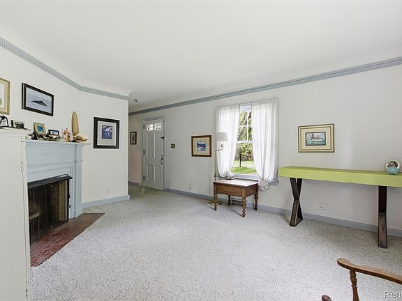 5th image of 85 Hill Circle Dr