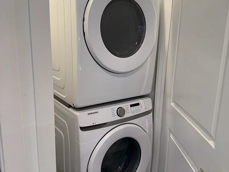 Laundry closet with gull size washer/dryer