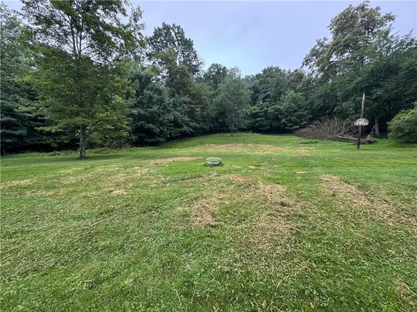 338 Downes Rd, Jeannette, PA 15644