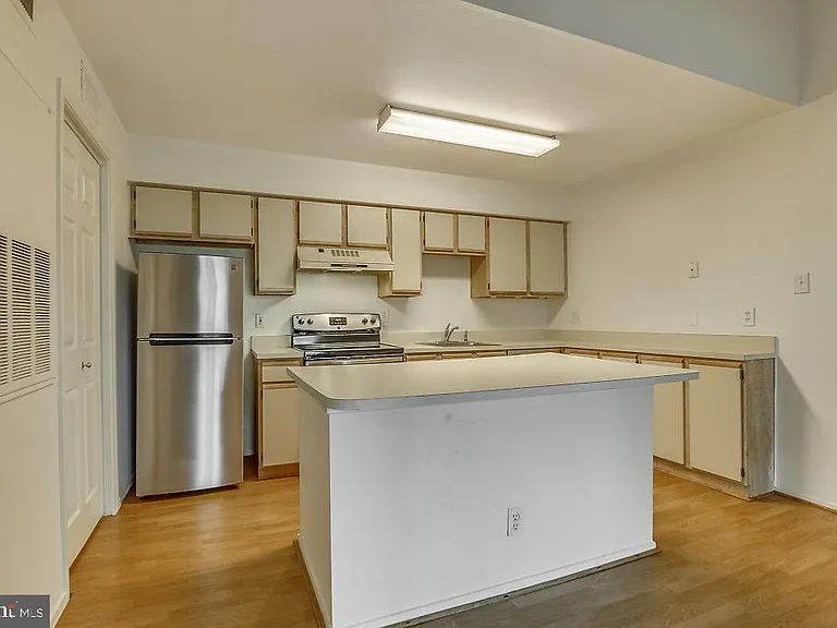 3305 Wyndham Cir #353 — Photo 9