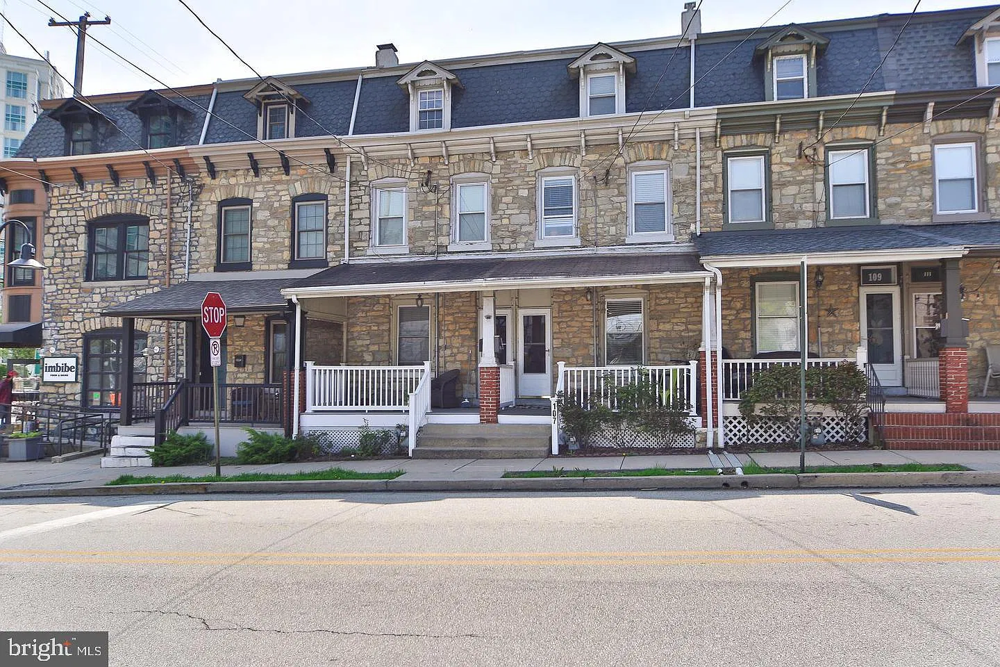 4 bed, 1.0 bath, 1624 sqft, $2,850 — Photo 1