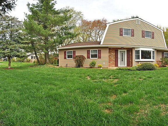 2nd image of 16 Saratoga Dr