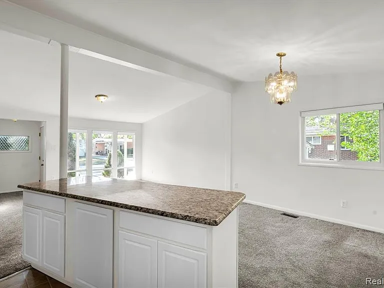 23031 Eastwood St — Photo 11