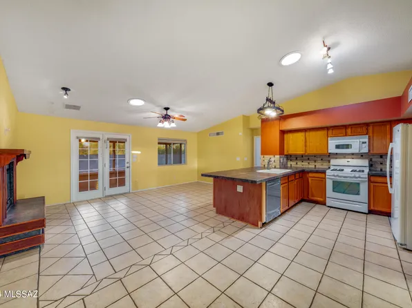 8670 N Chinaberry Way, Tucson, AZ 85742