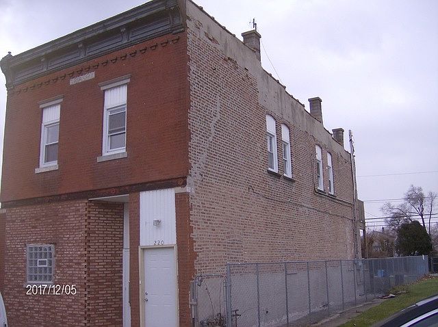 2nd image of 220 E 22nd St