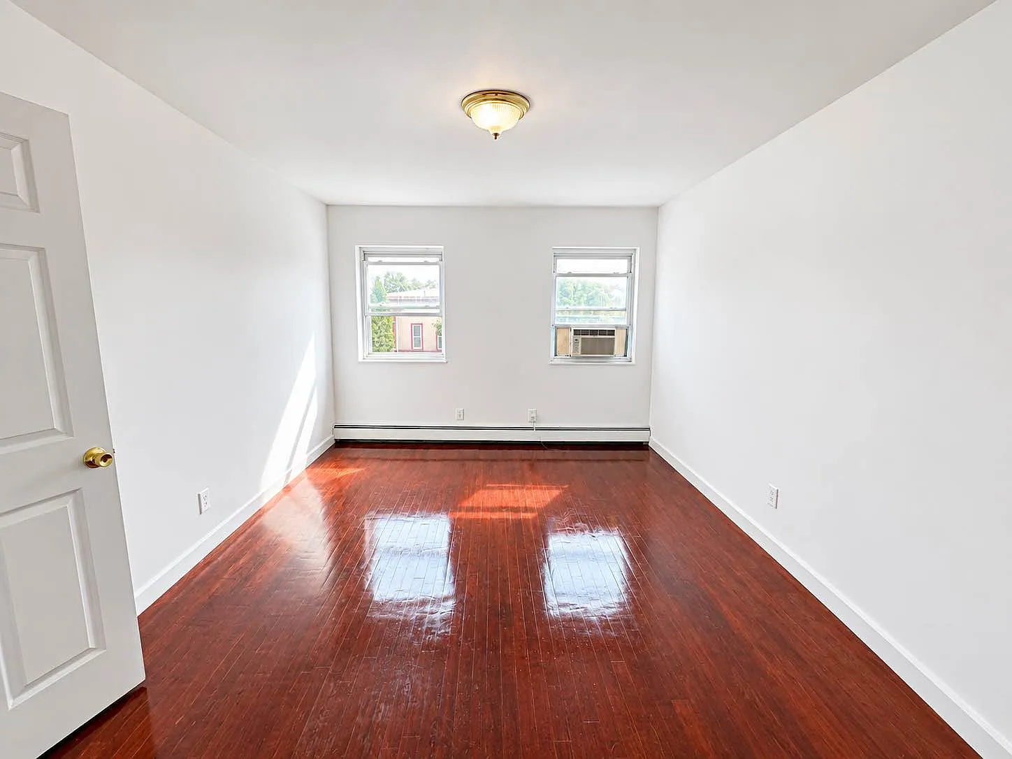 11-59 Welling Court — Photo 4