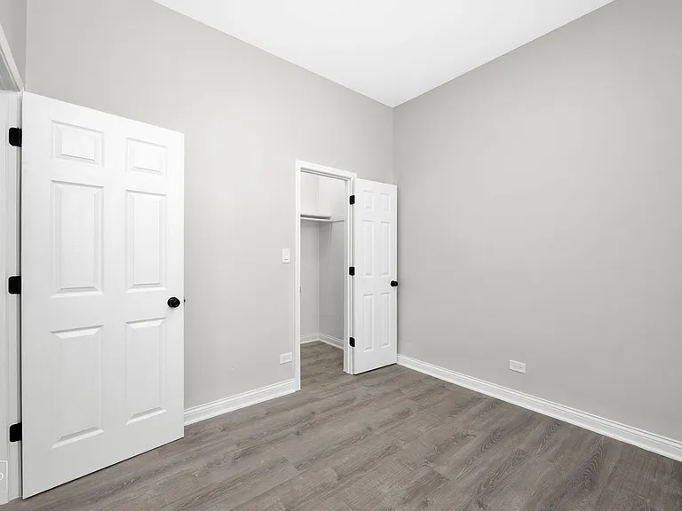801 E Drexel Square — Photo 8
