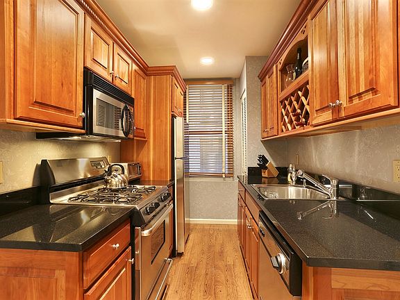 3rd image of 128 Central Park S #4C