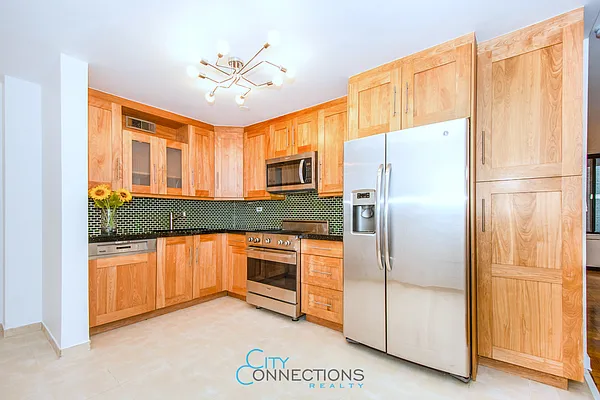 Rented by City Connections Realty | media 4