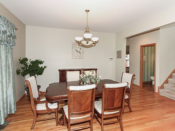 5th image of 568 E Lincoln Ave