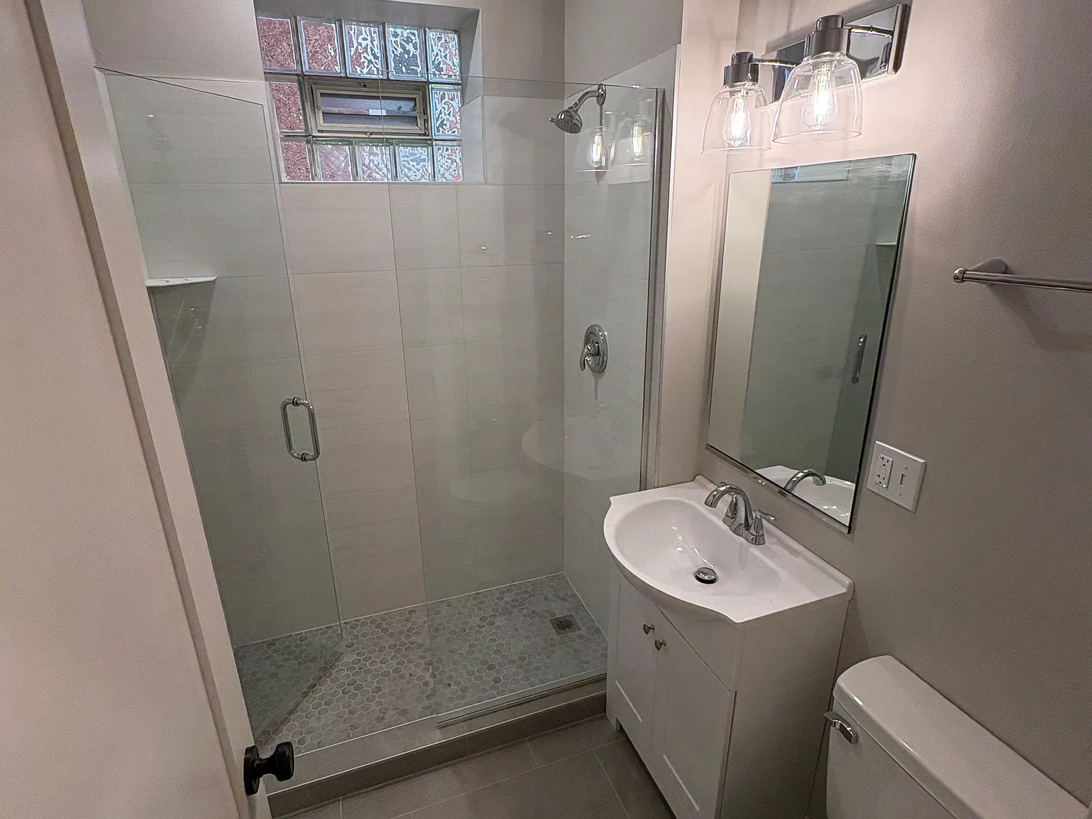 2 bed, 1100 sqft, $3,200 — Photo 4