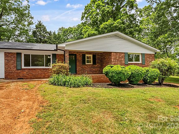 2nd image of 121 Twitty Ln