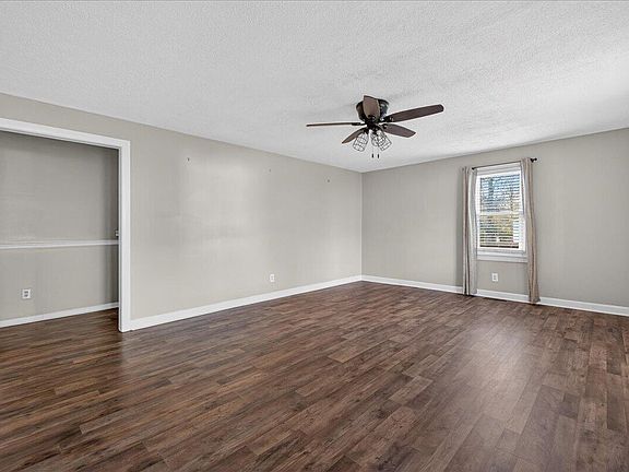 5th image of 760 Coral Acres Dr