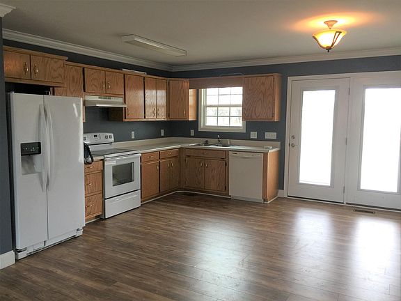 3rd image of 44 Strawberry Dr