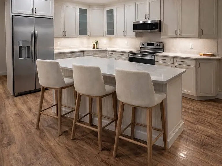 15 Elizabeth St N #101 — Photo 1