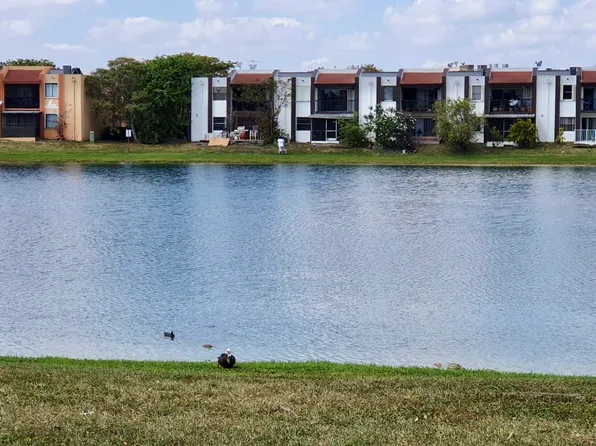 500 W Park Dr APT 105, Miami, FL 33172