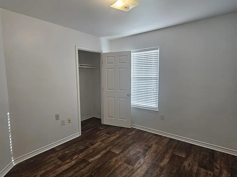 606 Trinity St — Photo 9