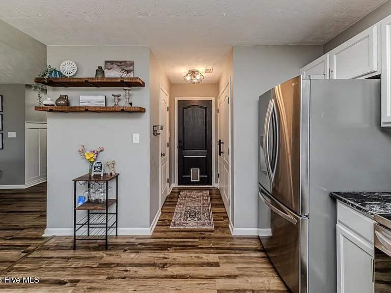 224 Roanoke Dr — Photo 16