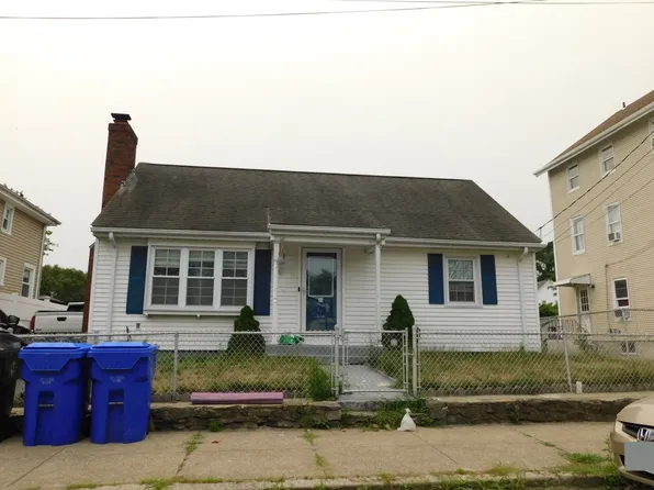 76 Hendricks St, Central Falls, RI 02863