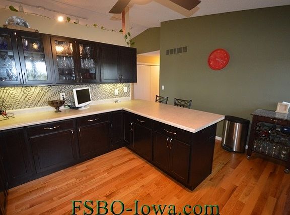 Kitchen - Glass front in-cabinet lighting