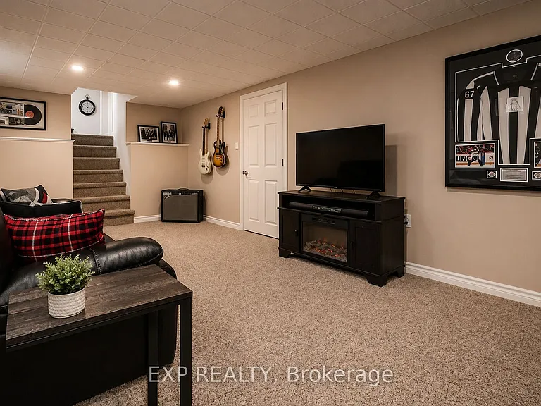 33 Fairlawn Rd — Photo 26