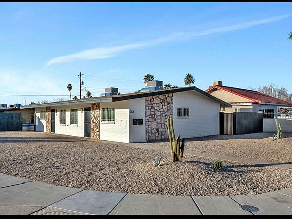 2nd image of 2101 W Glenrosa Ave