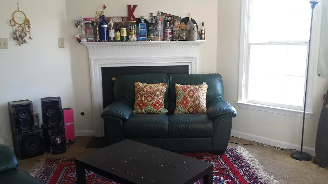 Family Room - 1200 Idlewood Ave