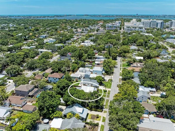 2258 Arlington St, Sarasota, FL 34239