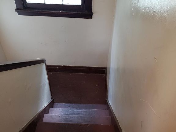 4th image of 16 Domedion Ave