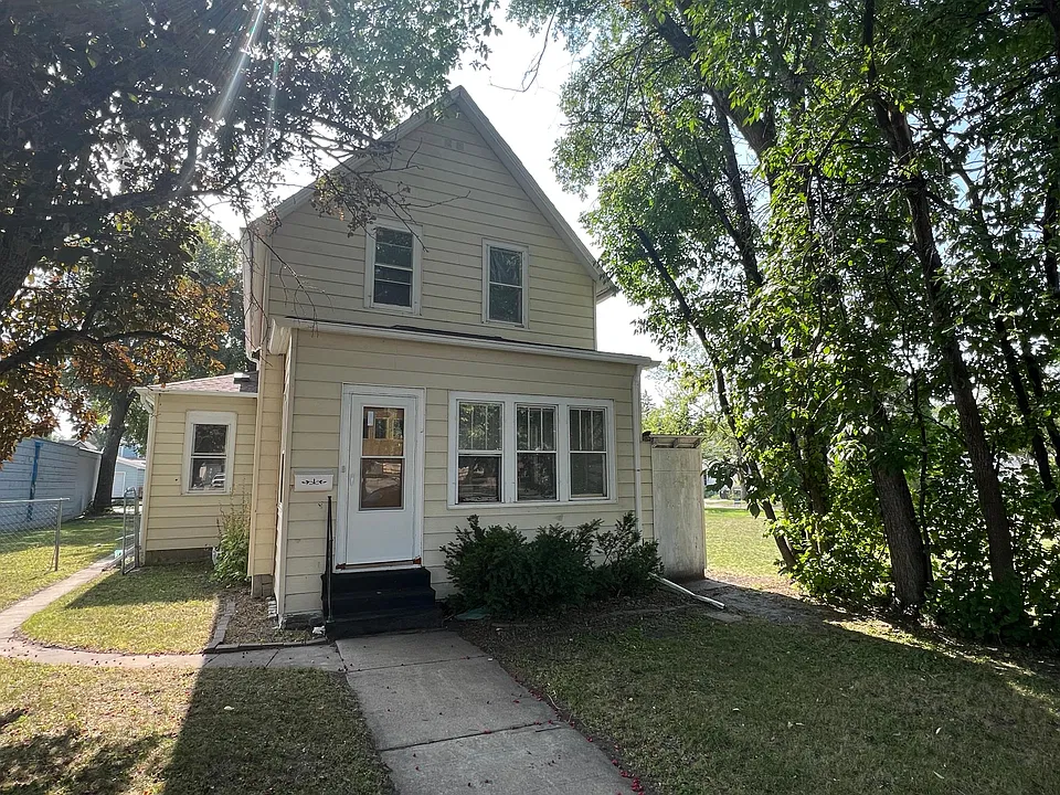 319 N 4th St