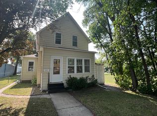 319 N 4th St, Grand Forks, ND 58203