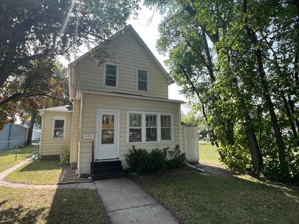 319 N 4th St, Grand Forks, ND 58203
