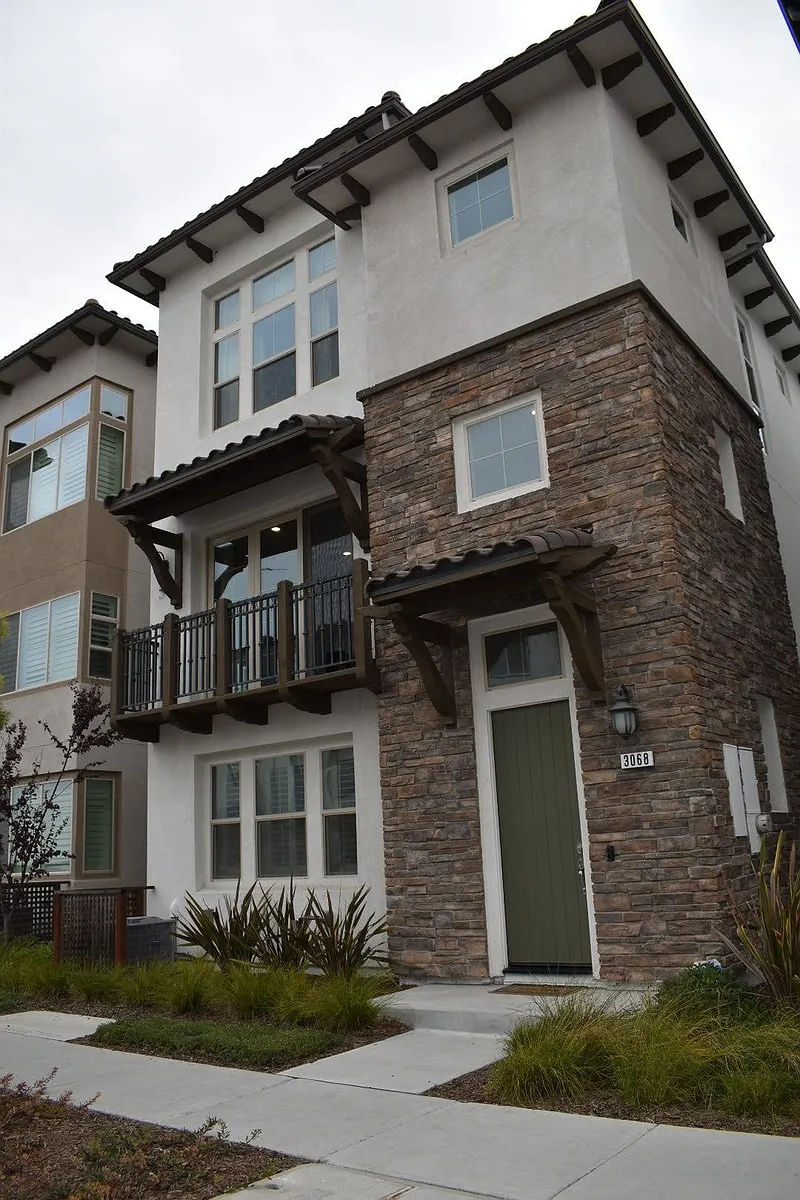 Front view - 3068 Lina St