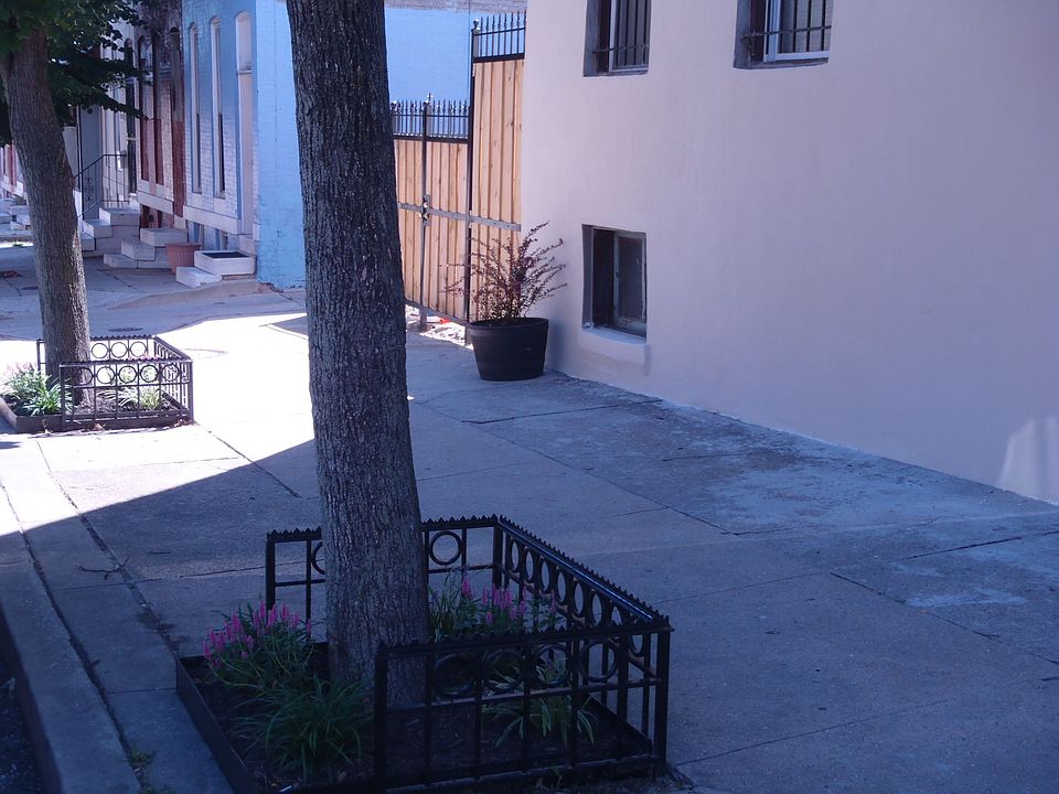 2nd image of 1541 N Caroline St