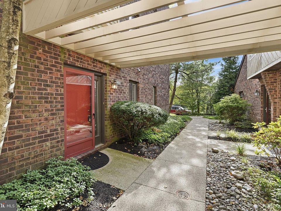 1st image of 404 Mountainview Dr #404