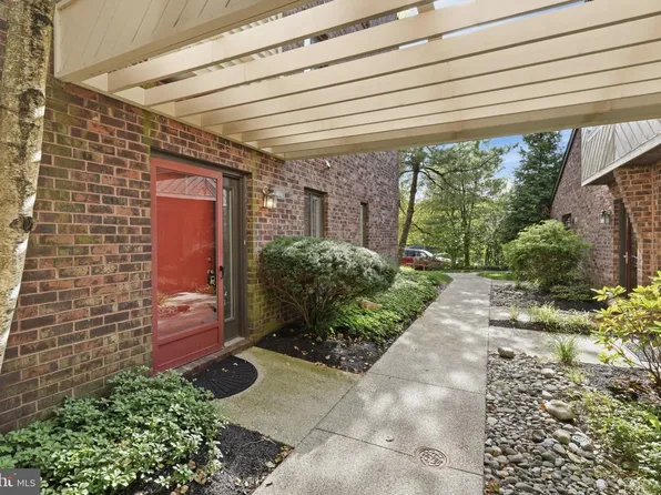404 Mountainview Dr #404, Wayne, PA 19087
