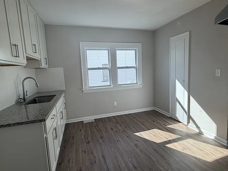 10610 Langton Ave — Photo 5