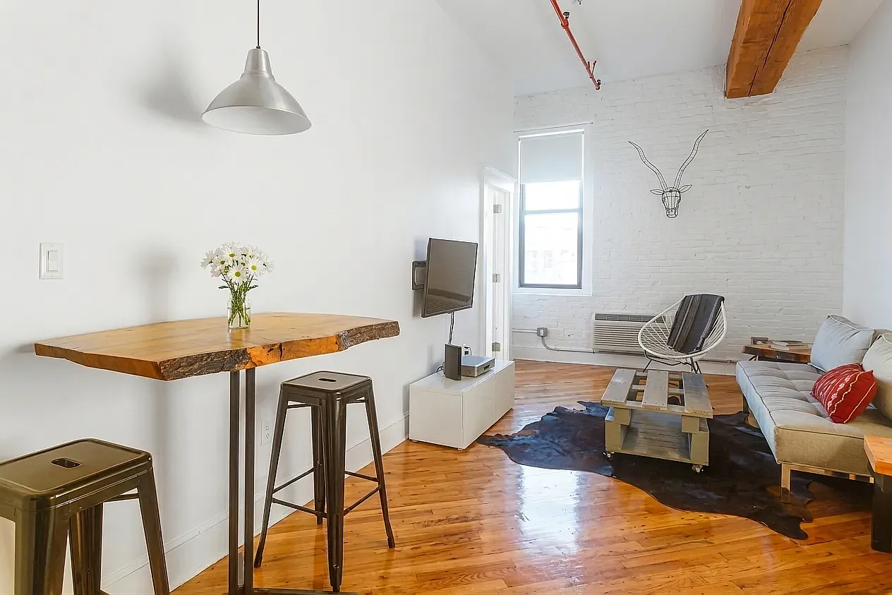 101 Sutton Street — Photo 2