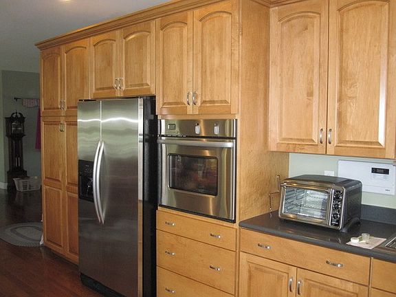 5th image of 909 Canterbury Ln