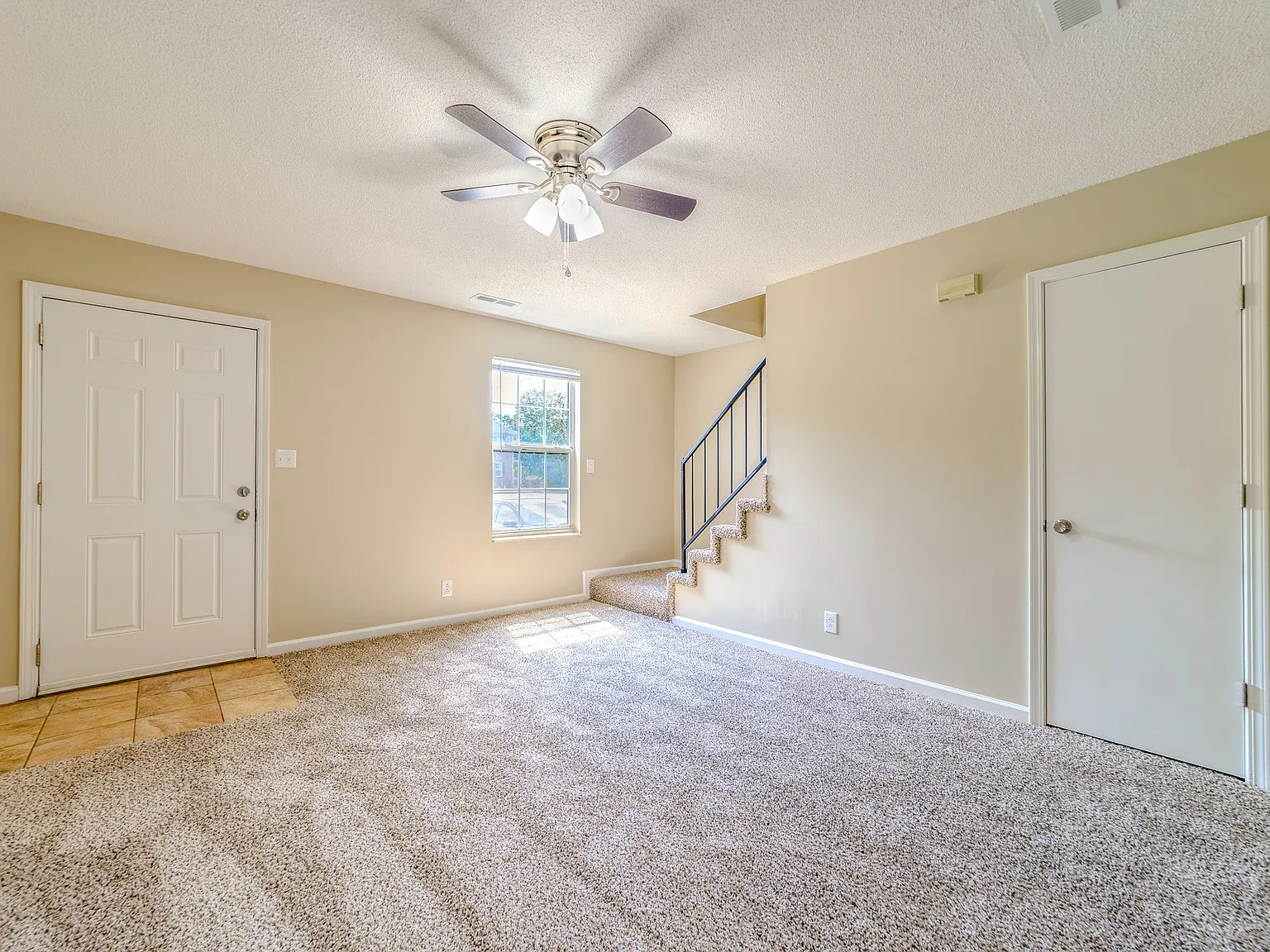 2 bed, 1.5 bath, 1000 sqft, $915 — Photo 3