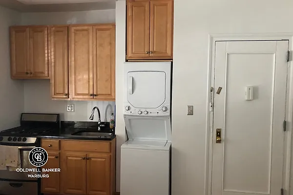 Rented by Coldwell Banker Warburg | media 4