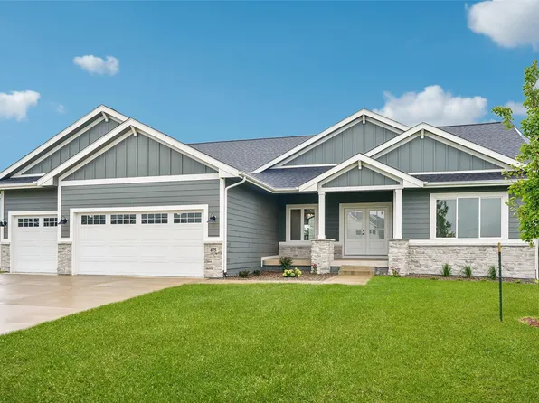 475 SE Walnut Woods Dr, West Des Moines, IA 50265
