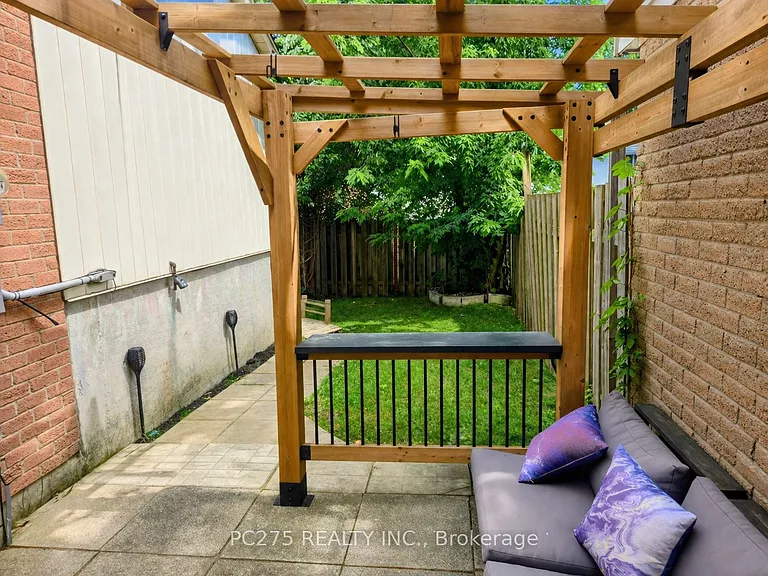 49 Caprice Cres — Photo 10