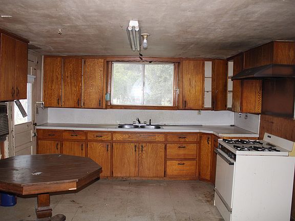 3rd image of 1109 W 1st Street