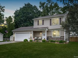 1558 Maddox St, West Bloomfield, MI 48324