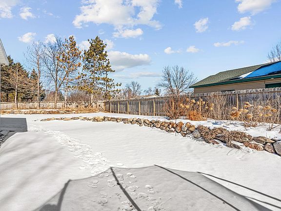 5th image of 915 Klyva Rd SE