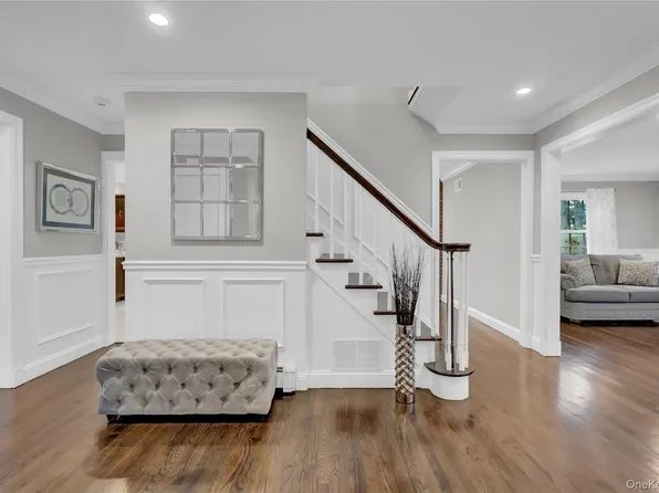 34 Hemingway Drive, Dix Hills, NY 11746